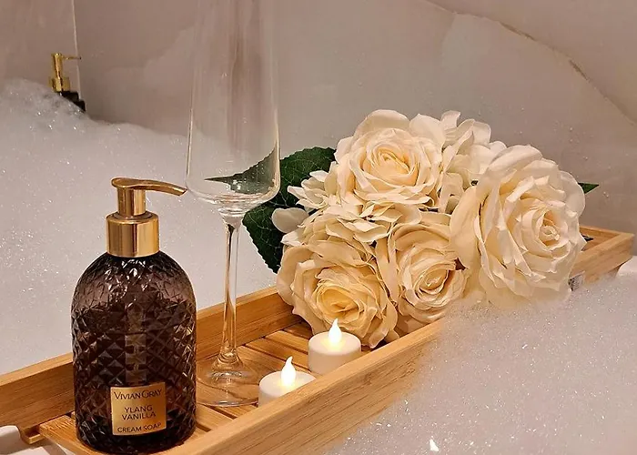 Jacuzzi Life Apartment *