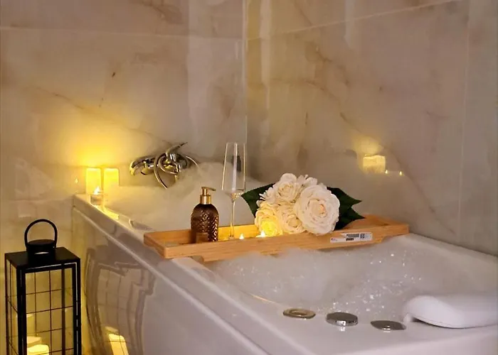 Apartment Jacuzzi Life